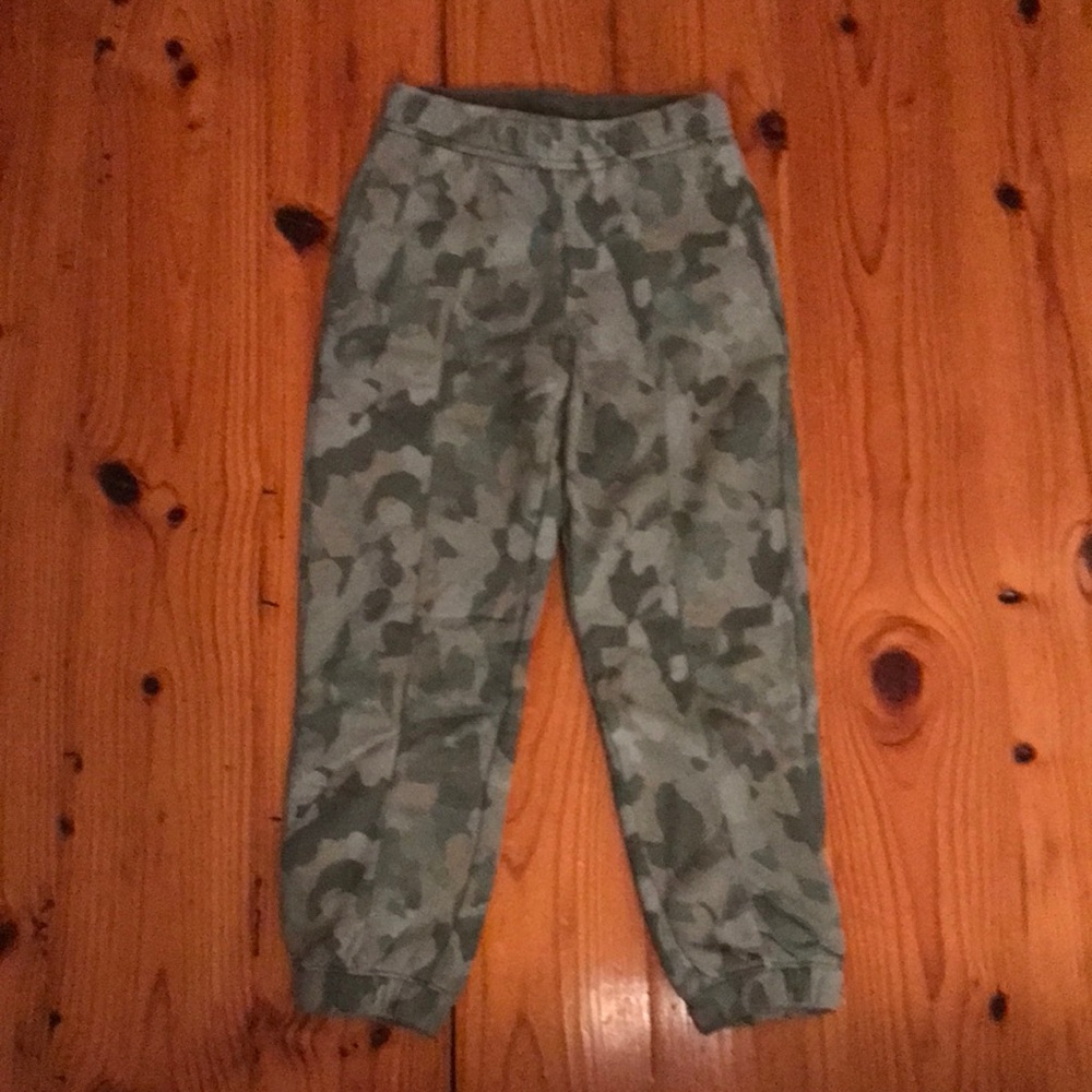 All in motion, size small 6/7￼